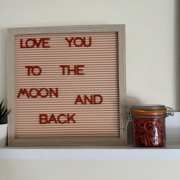 Levitated set with letters and numbers ✨ - Picture 1 of 1